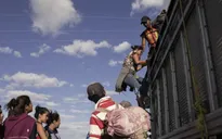 Người nhập cư hoang mang ở biên giới Mỹ - Mexico