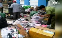 Thừa Thiên-Huế: Tạm giữ số lượng lớn giày dép, quần áo nghi nhập lậu