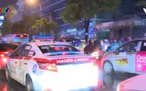 Đường phố Hà Nội ùn tắc nghiêm trọng