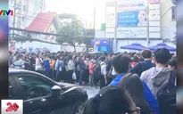 Hàng nghìn sinh viên xếp hàng đăng ký thi TOEIC từ 4h sáng