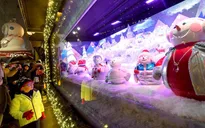 Không khí Giáng sinh qua những ô cửa kính ở New York, Mỹ