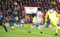 Salah lập hat-trick, Liverpool tạm chiếm ngôi đầu BXH Ngoại hạng Anh