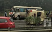 Hai xe khách đâm nhau trên cao tốc Nội Bài - Lào Cai