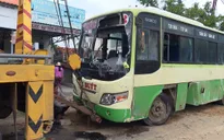Phú Yên: Lật xe bus, 3 người bị thương