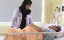Nhiễm trùng chân, thay khớp vì tự tiêm uống thuốc giảm đau chứa corticoid