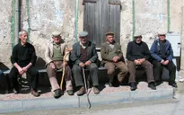 Giao tiếp xã hội - Bí quyết sống trăm tuổi của người dân vùng Sardinia, Italy