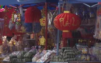 Nhộn nhịp thị trường Tết Việt tại Lào