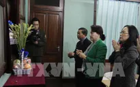 Chủ tịch Quốc hội dâng hương, tưởng nhớ Bác Hồ