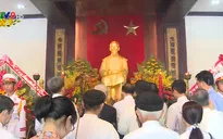 Lễ dâng hương dâng hoa Chủ tịch Hồ Chí Minh và Tôn Đức Thắng