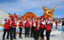 Cuộc thi đua thuyền rồng trên băng tại Canada