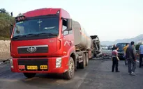 Tai nạn xe chở dầu tại Trung Quốc, 8 người bị thương