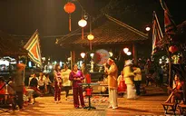 Vừa quen, vừa lạ với Bài Chòi giữa phố