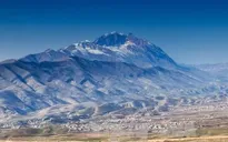 Công tác cứu hộ vụ máy bay rơi tại Iran gặp khó khăn