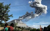 Indonesia: Núi lửa Sinabung phun tro cao 5.000 mét