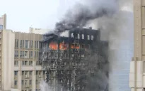 Cháy tòa nhà văn phòng 20 tầng ở Trung Quốc