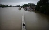 Ngoại ô Paris (Pháp) tiếp tục ngập lụt vì nước sông Seine dâng cao
