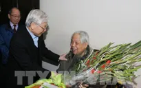 Tổng Bí thư Nguyễn Phú Trọng chúc thọ nguyên Tổng Bí thư Đỗ Mười