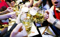 Cảnh báo hệ lụy do bia rượu ngày Tết
