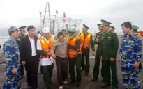 Cứu 11 thuyền viên gặp nạn trên vùng biển Hà Tĩnh