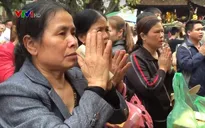 Siết chặt tình trạng rải tiền lẻ, đốt vàng mã vô tội vạ