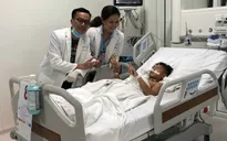 Bé trai bị vỡ thanh quản khi té xe trượt điện