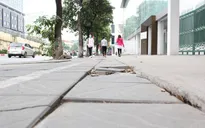 Đủ kiểu sai phạm trong việc lát đá vỉa hè Hà Nội
