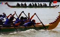 Không phải đi đâu xa, bạn có thể xem đua thuyền rồng ngay tại Hà Nội
