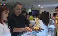 Người dân TP.HCM tấp nập mua vàng ngày vía Thần tài