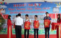 Công ty lì xì vàng cho công nhân ngày khai trương đầu năm