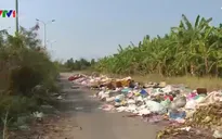 Người dân “kêu trời” vì bãi rác giữa khu dân cư