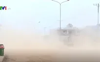 Bình Dương: Công nhân bất an vì đường bụi mù mịt trong nhiều năm