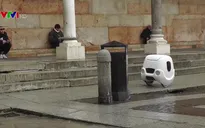 Italy thử nghiệm robot giao hàng