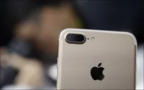 Kiếm cả triệu USD nhờ bán iPhone và iPad "dỏm" trên đất Mỹ