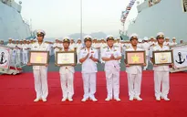 Thượng cờ hai tàu hộ vệ tên lửa Trần Hưng Đạo và Quang Trung
