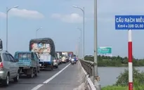 Chưa đến cao điểm lưu thông Tết, cầu Rạch Miễu đã quá tải