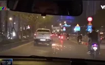 Hà Nội: Xe bán tải kéo lê xe máy hàng chục mét trong hầm Kim Liên