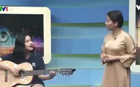 Con gái 17 tuổi xinh đẹp của BTV Bông Mai đàn hát cùng mẹ trên sóng truyền hình