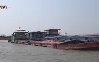 Bắt giữ tàu vận chuyển gần 1.000 tấn than trái phép