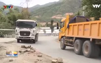 Người dân chặn xe ben, xe tải gây bụi trên tỉnh lộ 3