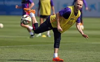 Barcelona – Chelsea: Iniesta trở lại tập luyện, sẵn sàng ra sân