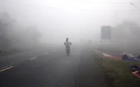 Sương mù giăng phủ vào sáng sớm ở Bắc miền Trung