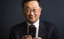 CEO John Chen quyết định gắn bó với BlackBerry thêm 5 năm