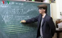 Thầy giáo 30 năm “không biết ngồi” truyền cảm hứng cho học sinh