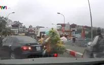 Xử phạt nữ tài xế quay đầu xe trên cầu và gây gổ
