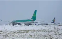 Ireland: Tuyết rơi dày khiến các chuyến bay bị hoãn, hủy