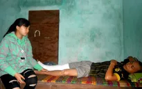 Người mẹ kiệt quệ trước cảnh chồng con cùng mắc bệnh tật ngặt nghèo