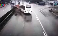 Nhường đường cho xe ưu tiên: Văn hóa giao thông còn bị coi nhẹ