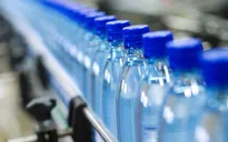 WHO: Tìm thấy lượng lớn hạt nhựa siêu nhỏ trong 93% nước đóng chai
