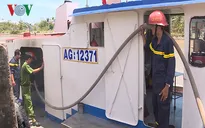 Cháy tàu chở xăng dầu, hai người bị bỏng