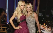 Paris Hilton mời Britney Spears đến đám cưới